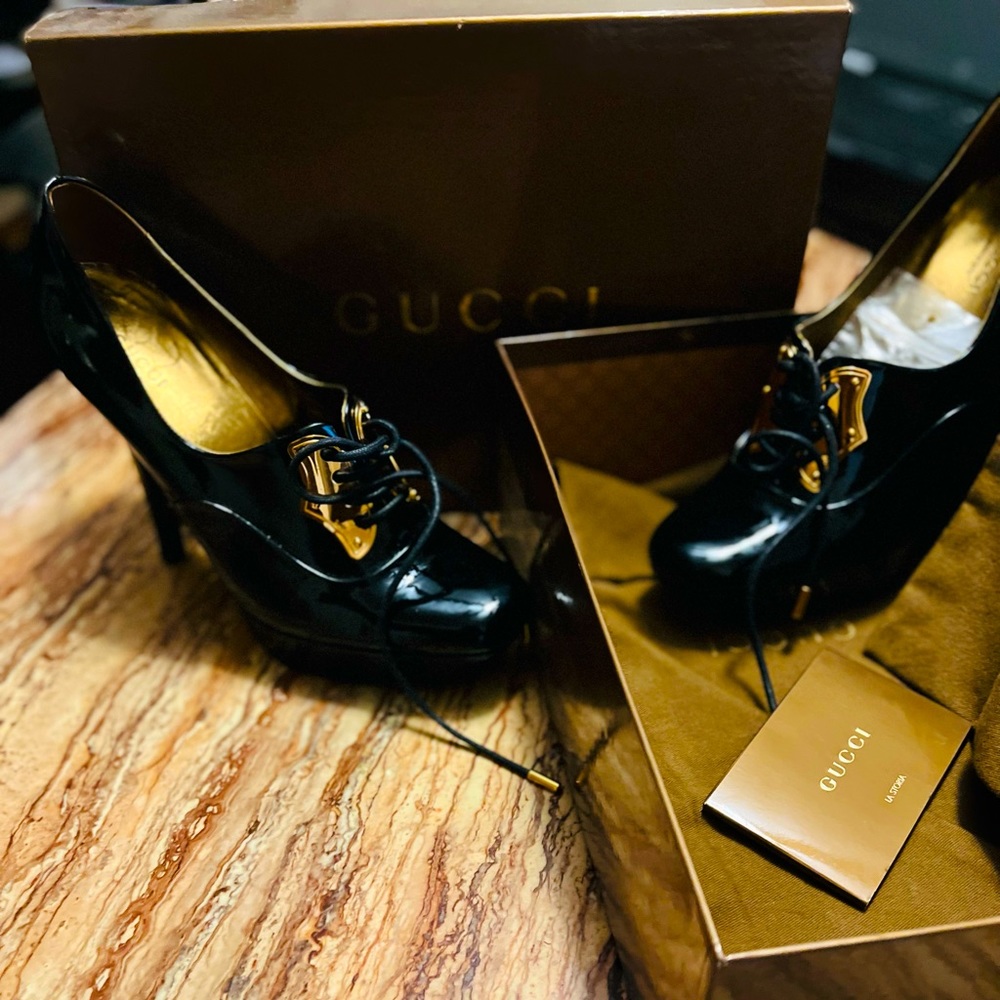 Rare Authentic Gucci scar pelle s cuoio lace up ankle boot